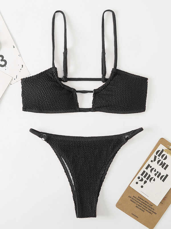 Splittet trepunkts ensfarget bikini i spesialstoff