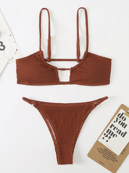 Splittet trepunkts ensfarget bikini i spesialstoff